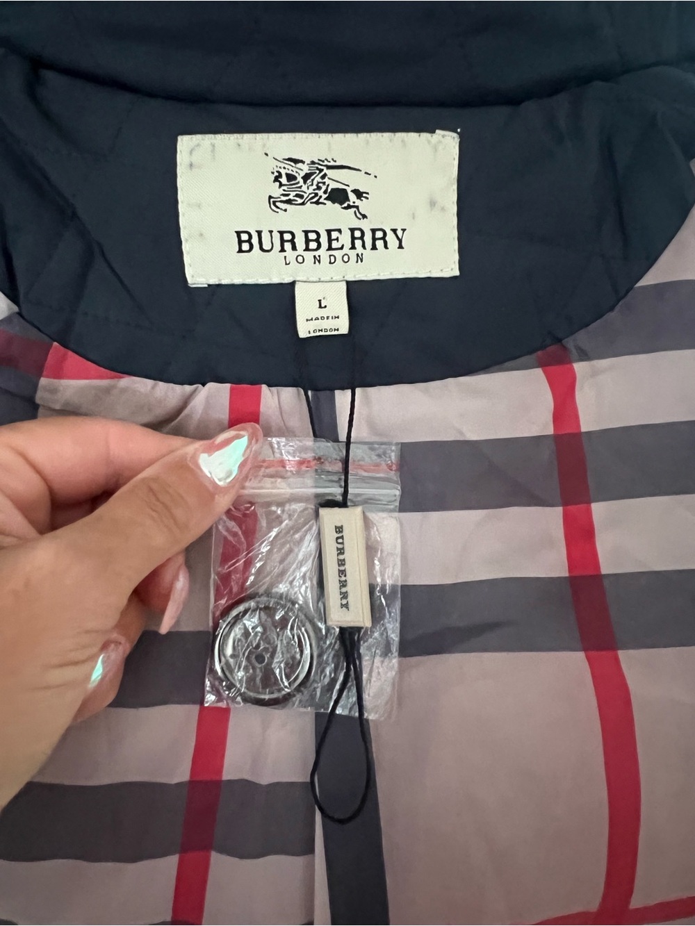Burberry Vintage Nova Check Quilted Coat Detachable Fur collar Deadstock
Size L - Picture 9 of 9